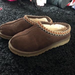 Brown Ugg boots/slippers